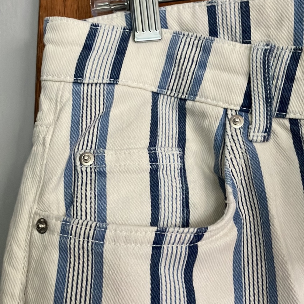 NWT H&M denim striped jeans! 🦋 - Picture 10 of 11